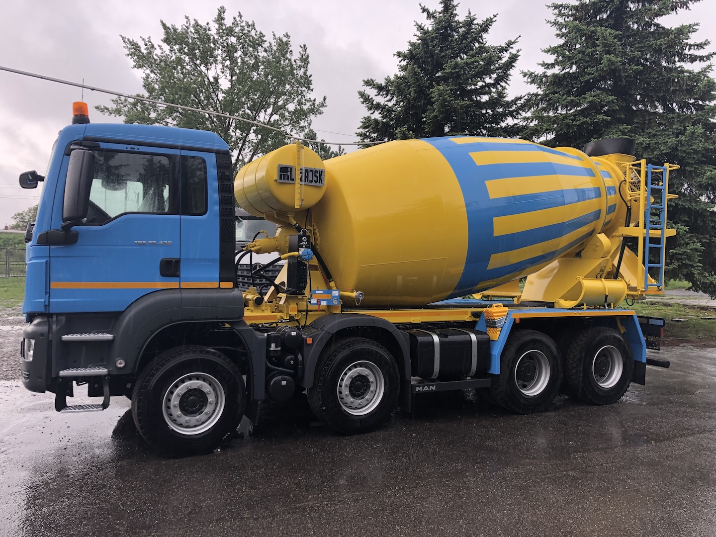 MAN concrete mixer truck