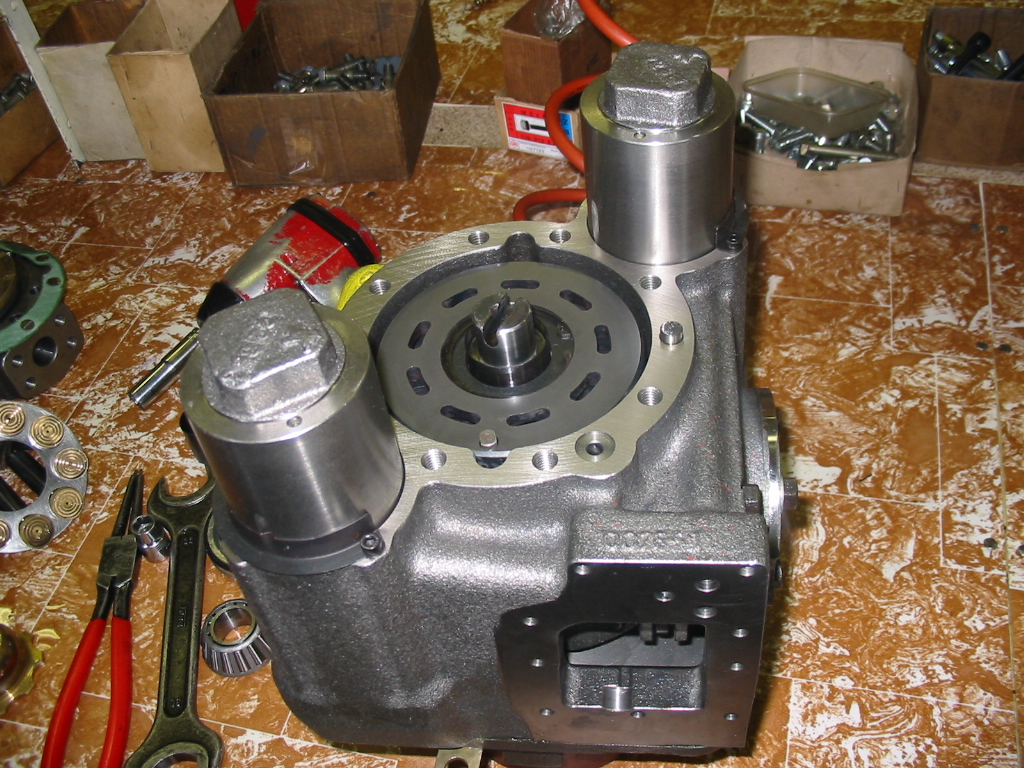 Pump assembly station