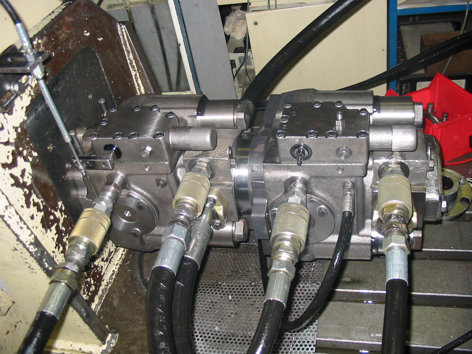 Tandem pump testing setup