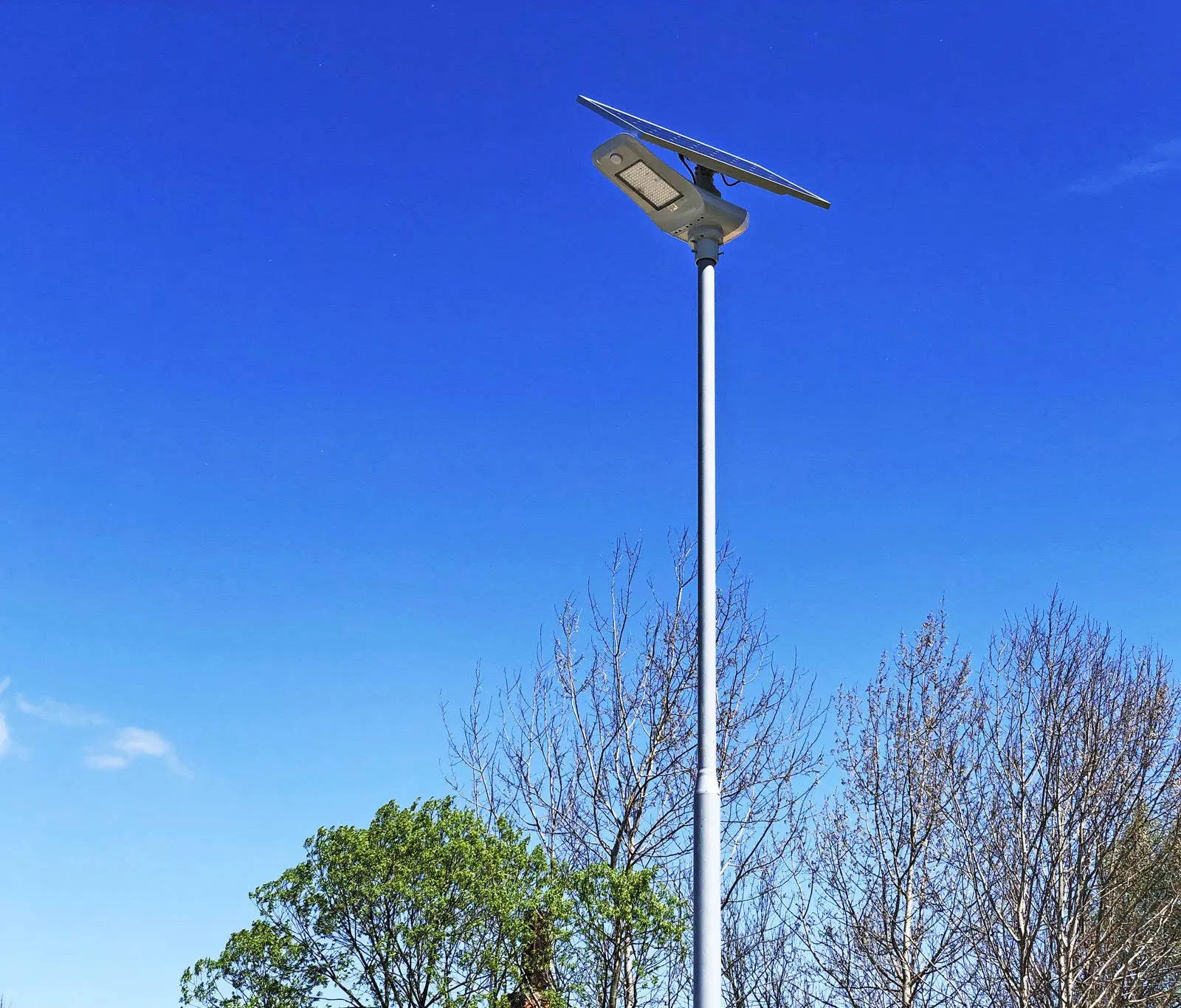 Model F — pouličné osvetlenie