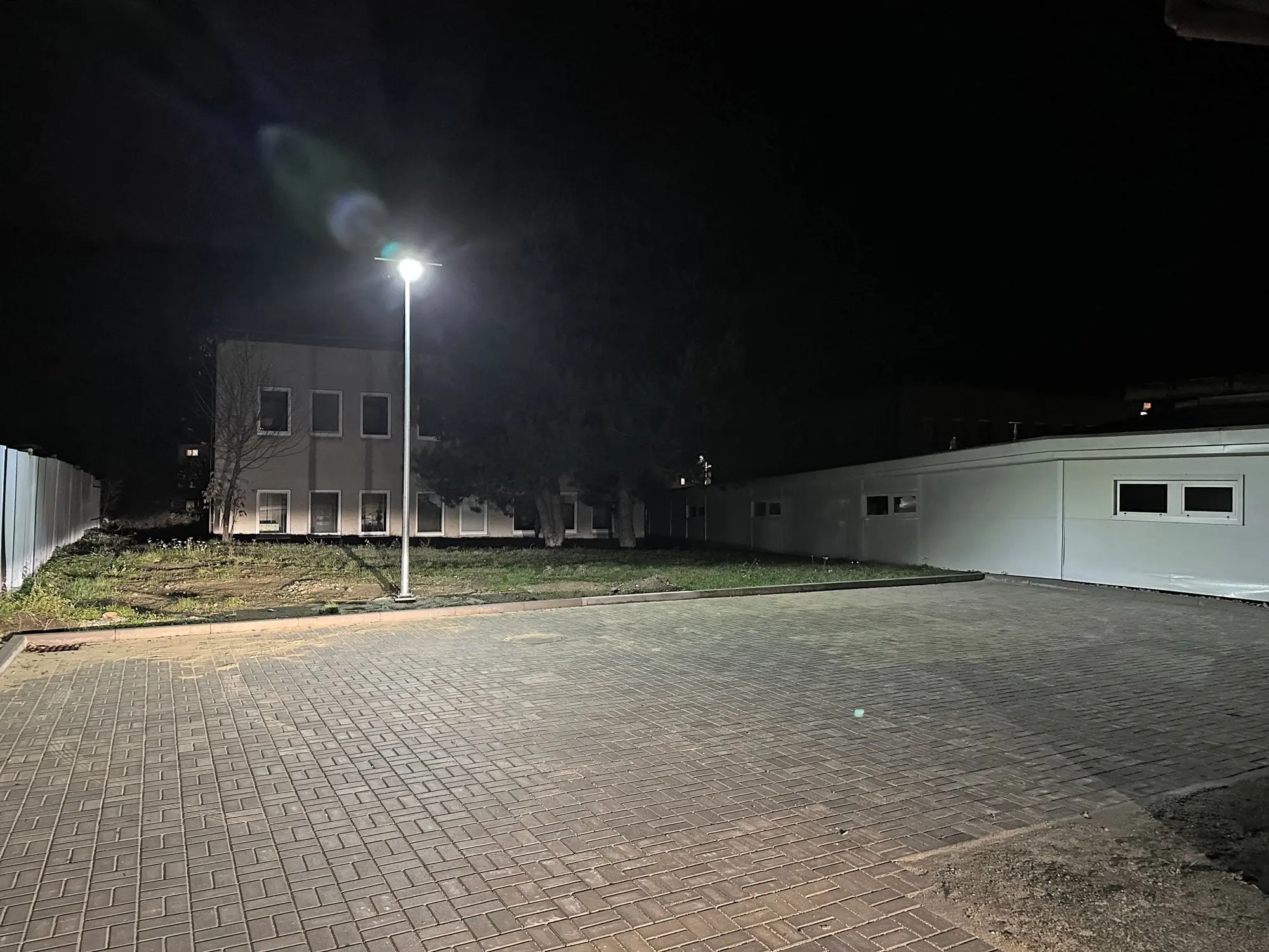 Solárne osvetlenie Sučany — nočný záber